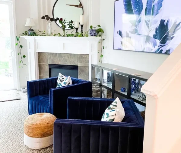 Modern upholstery, stylish storage solutions, and classic design make this living room feel peacefull and easy to live in.